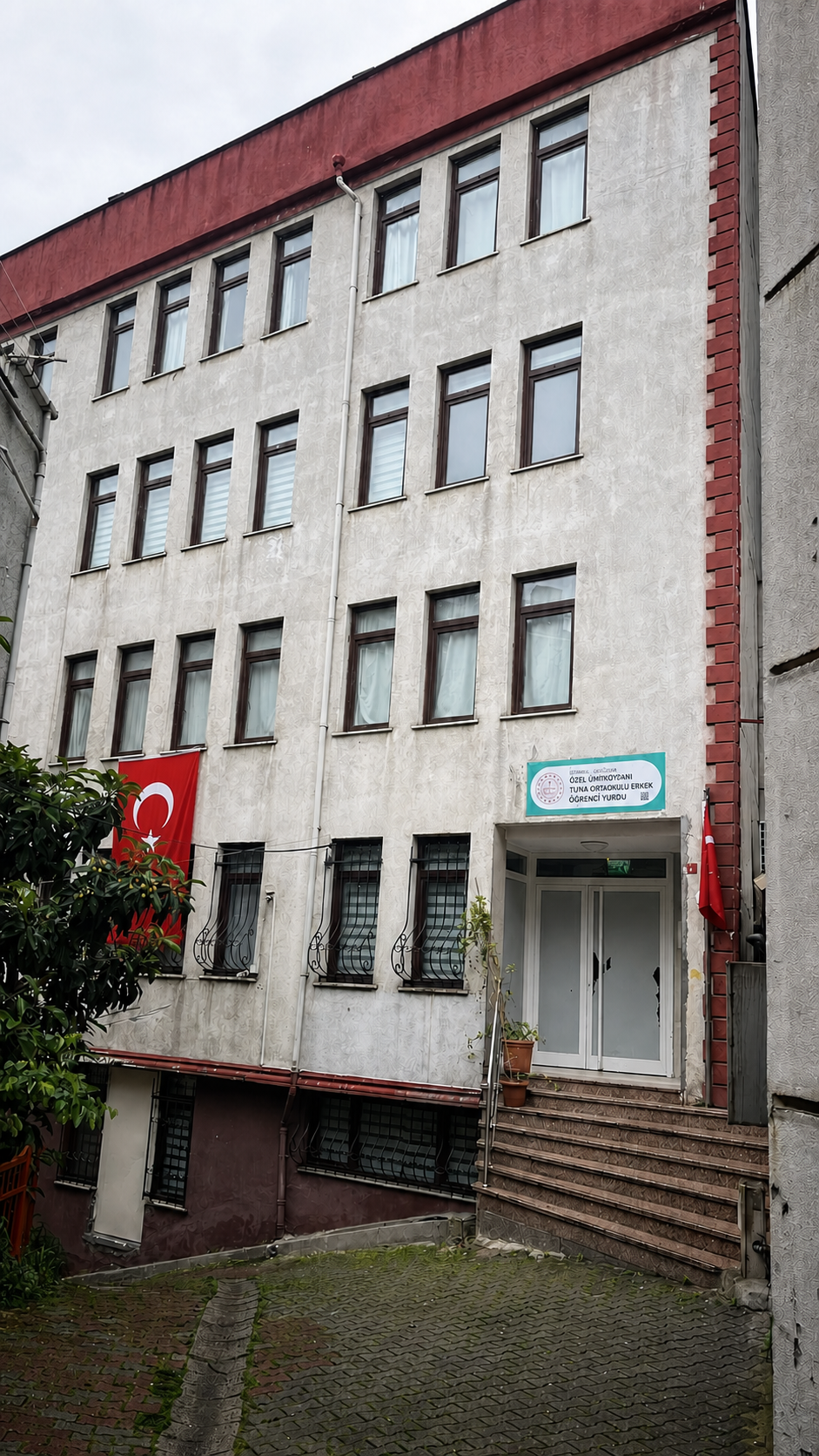 Özel Okmeydanı Tuna Ortaokul Erkek Öğrenci Yurdu binası